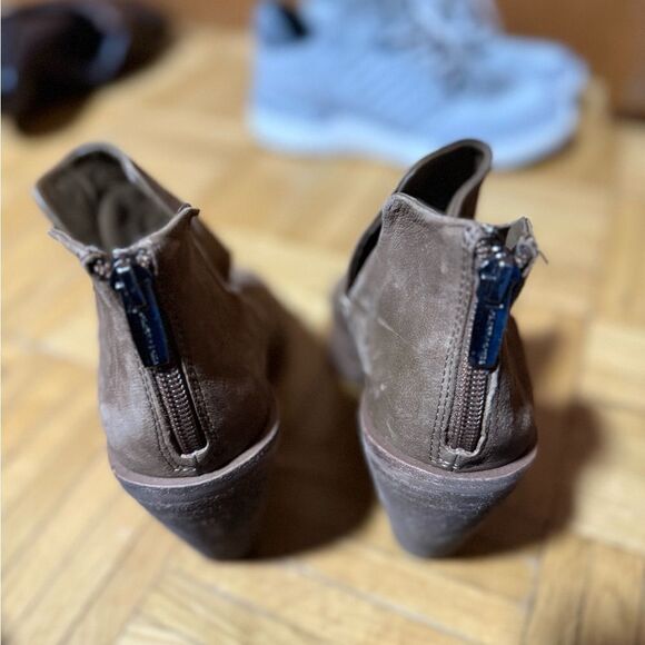 Vince Camuto Open Toe Zip Back Ankle Boot Heels Women's Size 8 Tan - Picture 4 of 6